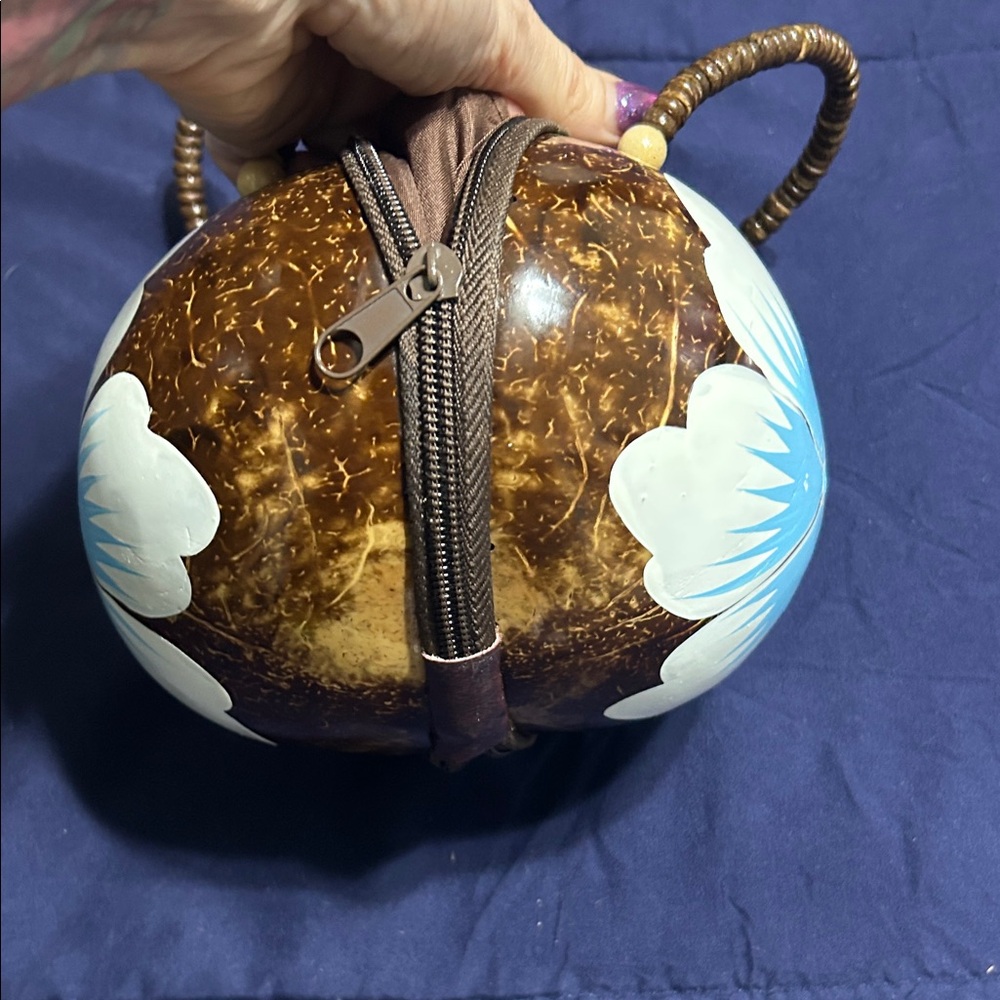 Coconut Clutch - Picture 5 of 8